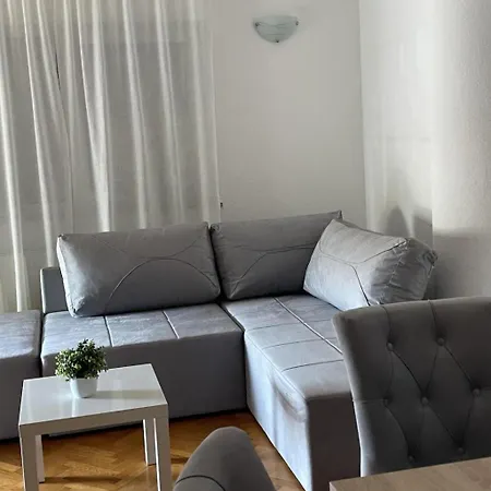 Kinderfreundliches Mit Garten By Interhome * Spalato