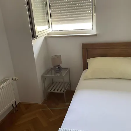 Kinderfreundliches Mit Garten By Interhome * Сплит